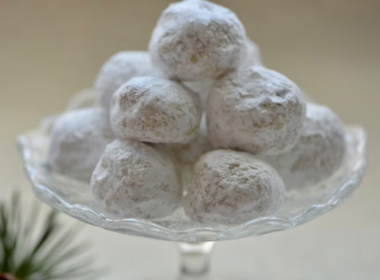 RUSSIAN TEA SNOWBALL